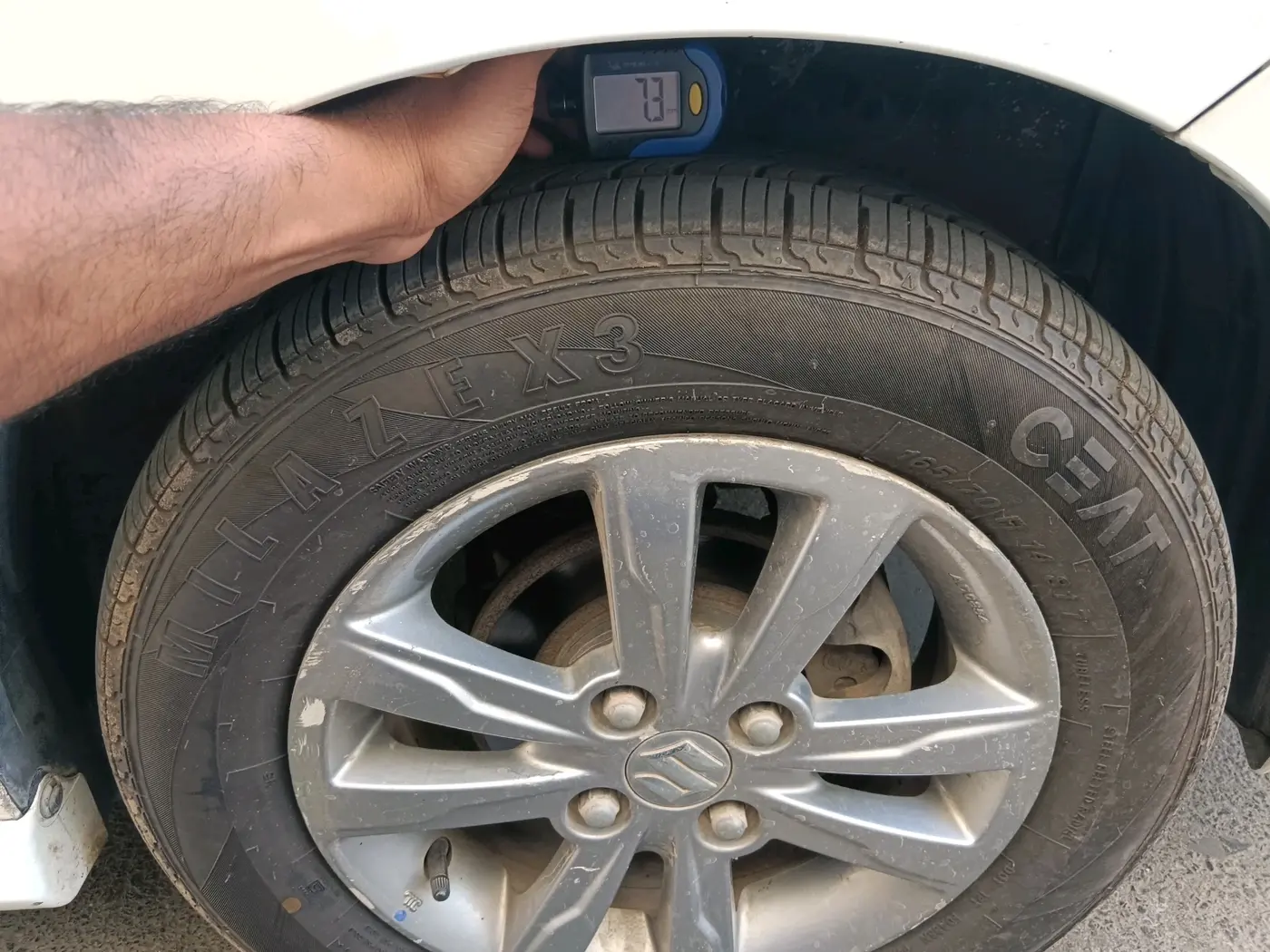2013 Maruti Wagon R Stingray VXI, CNG, Manual, 1,23,117 km, tyre