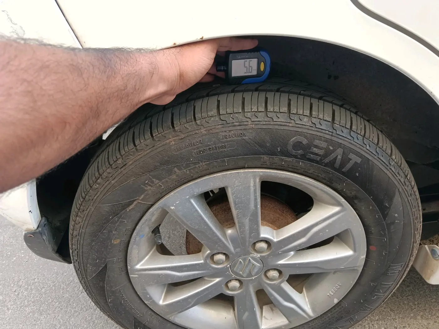 2013 Maruti Wagon R Stingray VXI, CNG, Manual, 1,23,117 km, tyre