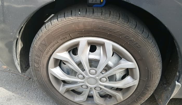 2017 Hyundai Eon ERA +, CNG, Manual, 92,866 km, tyre