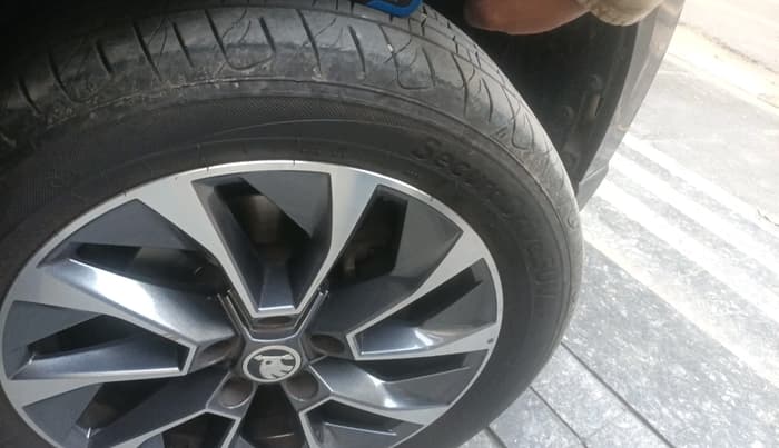 2020 Skoda Karoq STYLE 1.5 TSI AT, Petrol, Automatic, 50,233 km, tyre