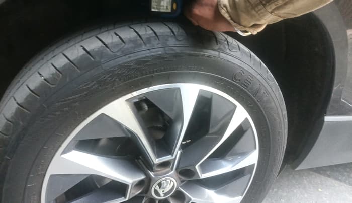 2020 Skoda Karoq STYLE 1.5 TSI AT, Petrol, Automatic, 50,233 km, tyre