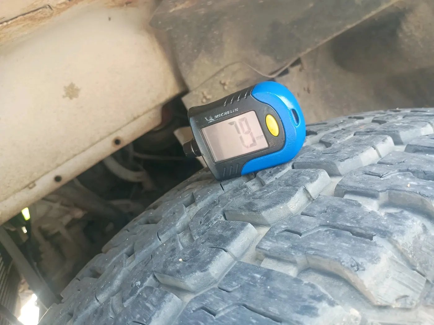 2012 Mahindra Scorpio LX, Diesel, Manual, 2,16,104 km, tyre