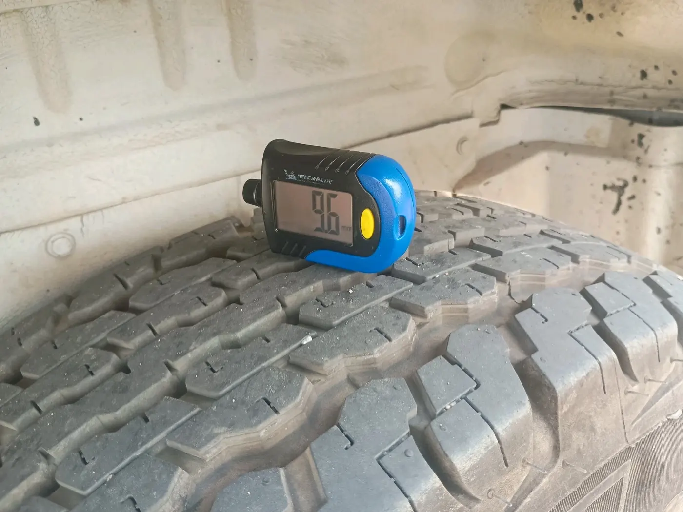 2012 Mahindra Scorpio LX, Diesel, Manual, 2,16,104 km, tyre