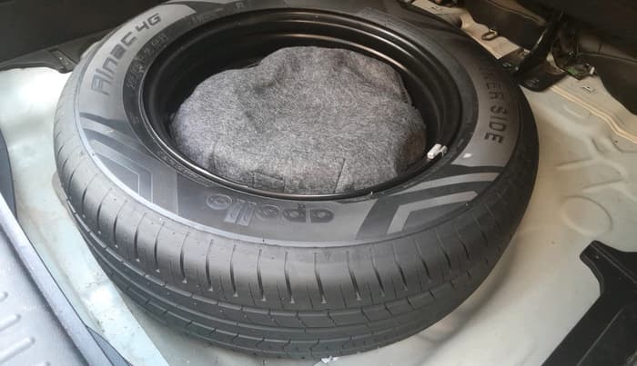 2023 Hyundai Creta E 1.5 PETROL, Petrol, Manual, 54,637 km, tyre