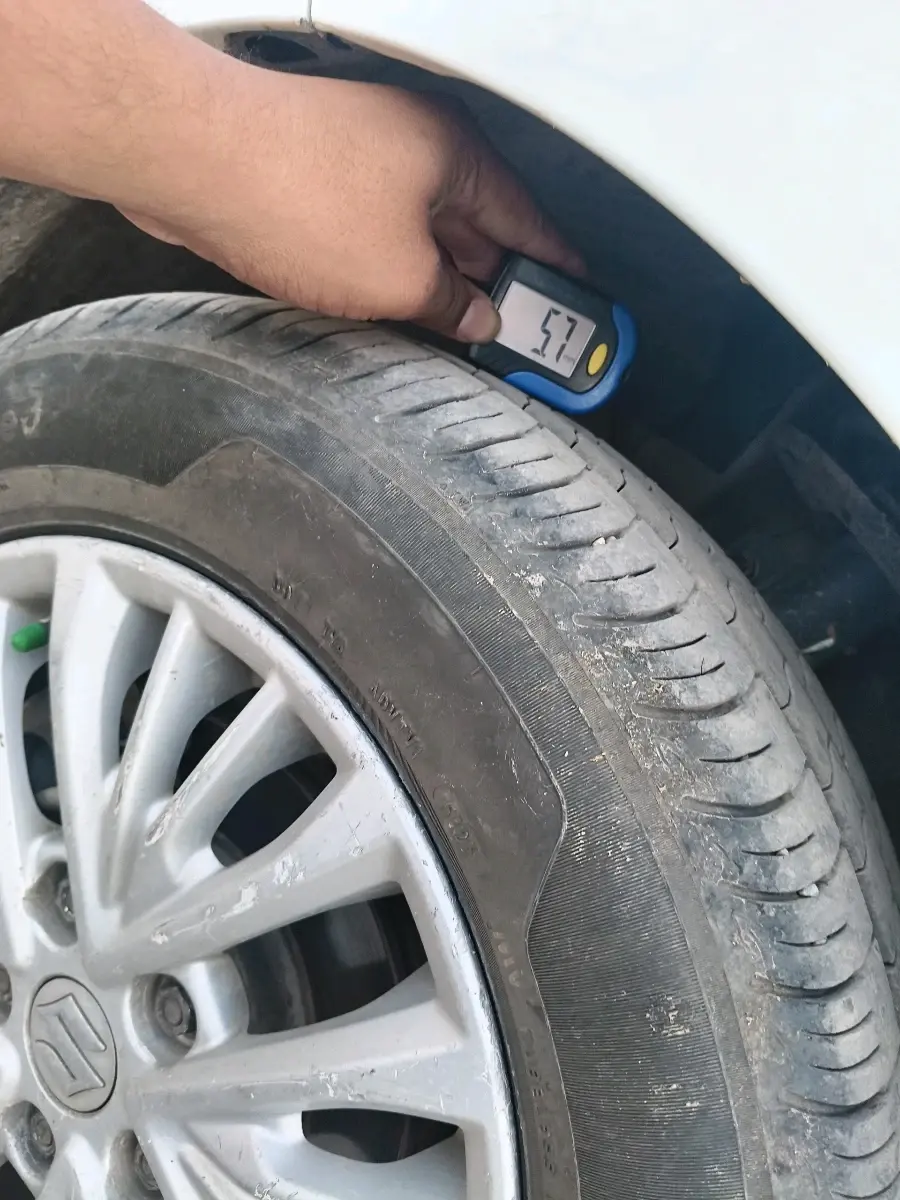 2021 Maruti Ertiga VXI CNG, CNG, Manual, 1,74,857 km, tyre