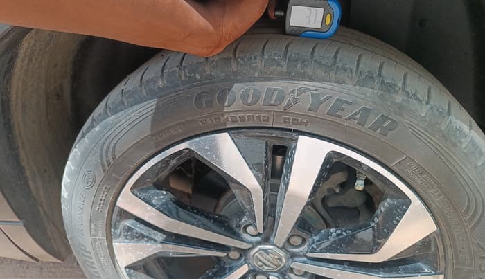 2023 MG HECTOR PLUS SHARP PRO 1.5 PETROL TURBO CVT 6 STR, Petrol, Automatic, 50,507 km, tyre