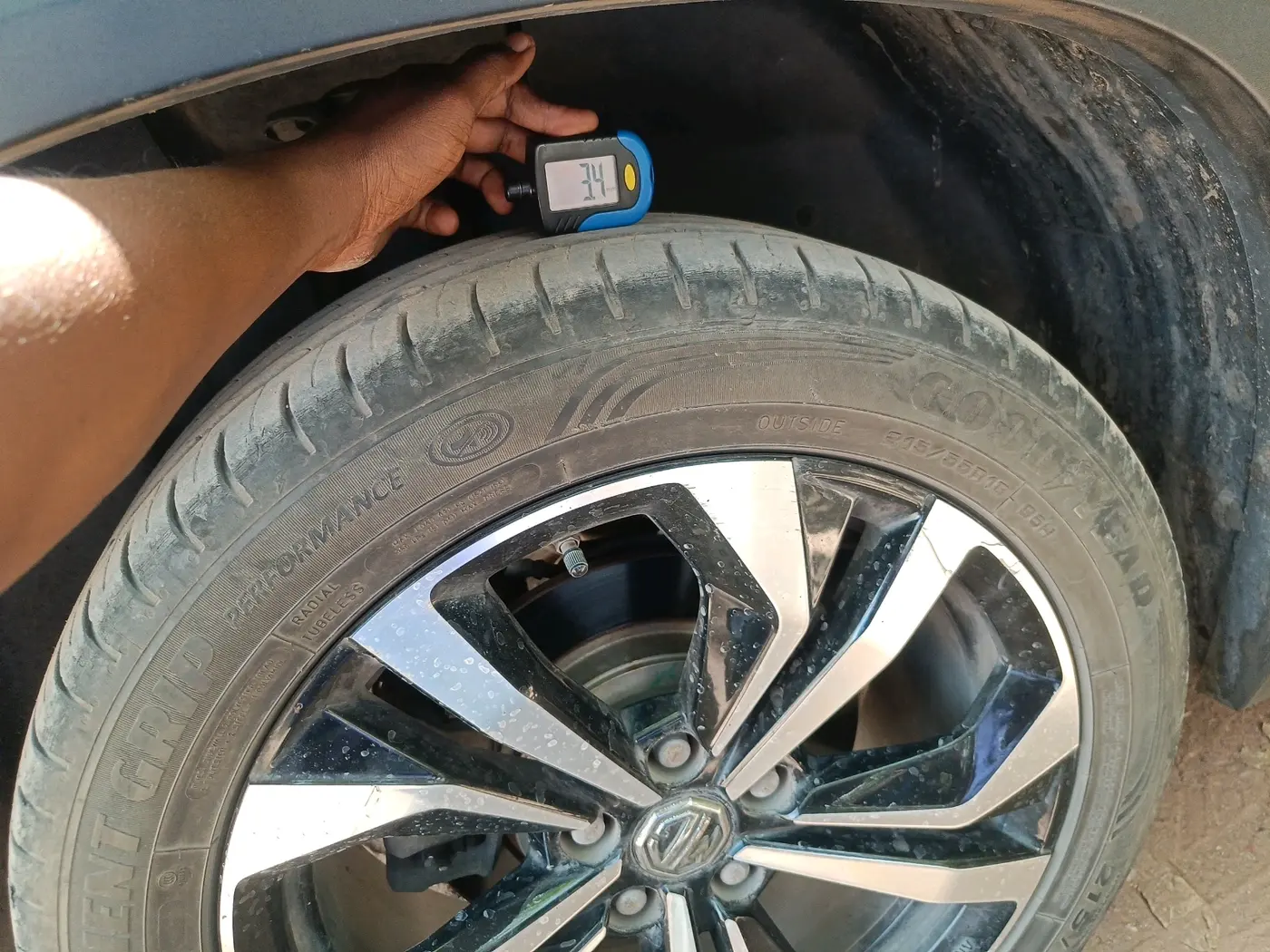 2023 MG HECTOR PLUS SHARP PRO 1.5 PETROL TURBO CVT 6 STR, Petrol, Automatic, 50,507 km, tyre