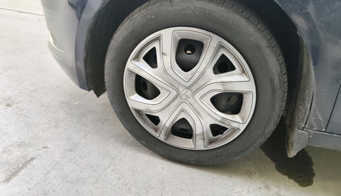 2022 Tata ALTROZ XM PLUS PETROL, Petrol, Manual, 75,457 km, tyre