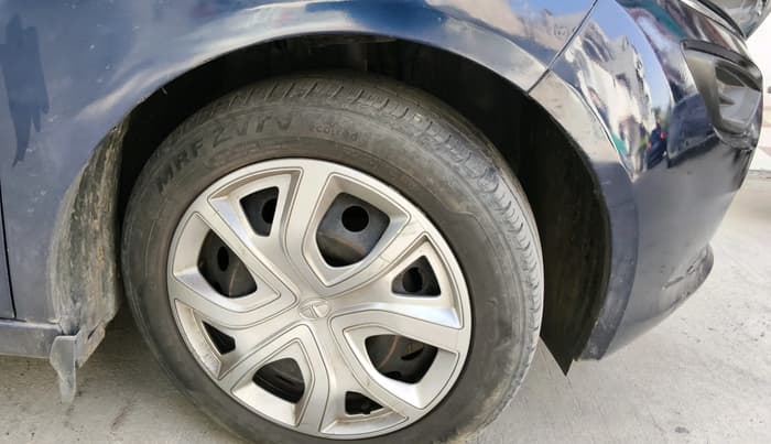 2022 Tata ALTROZ XM PLUS PETROL, Petrol, Manual, 75,457 km, tyre