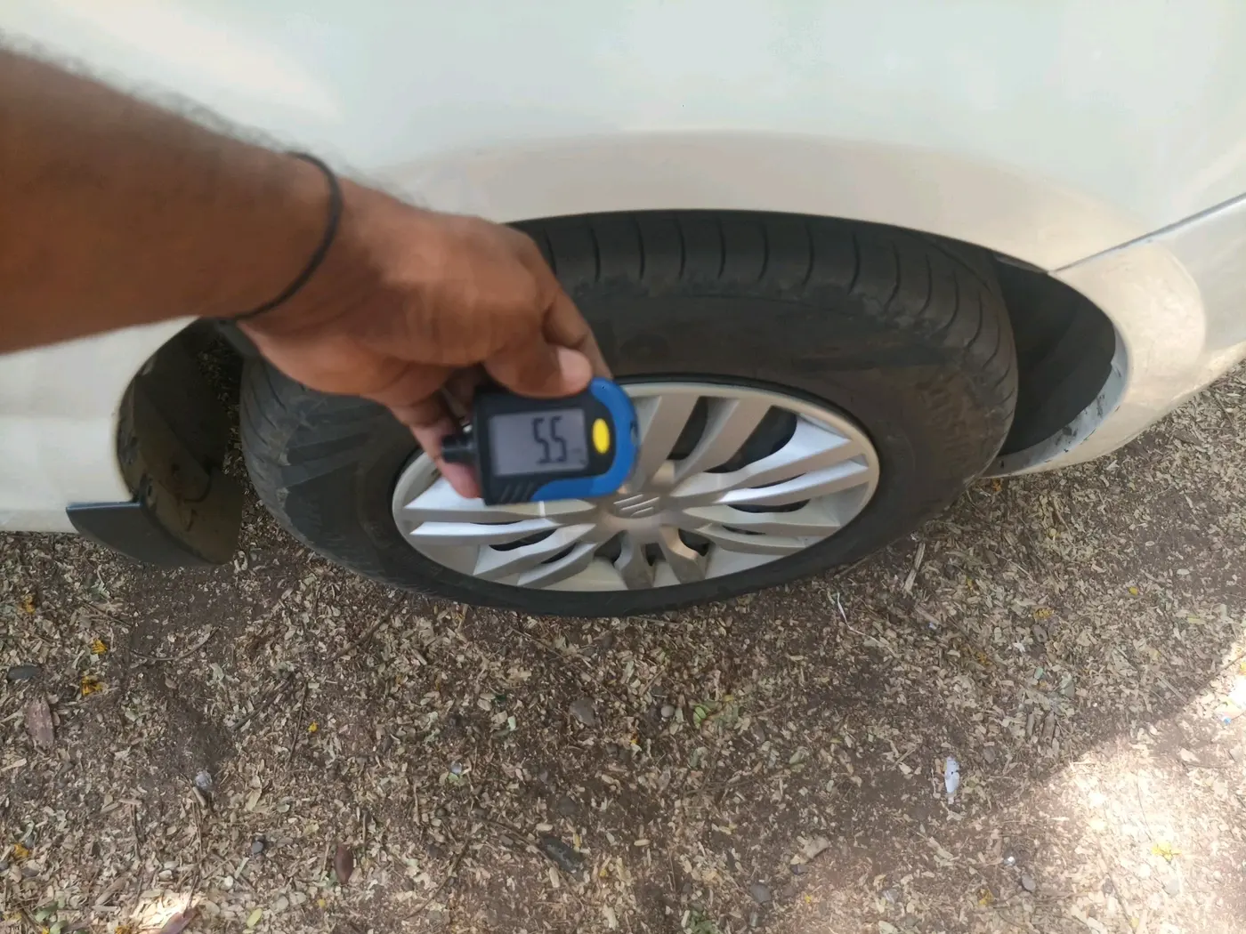 2017 Maruti Swift VDI, Diesel, Manual, 1,17,592 km, tyre