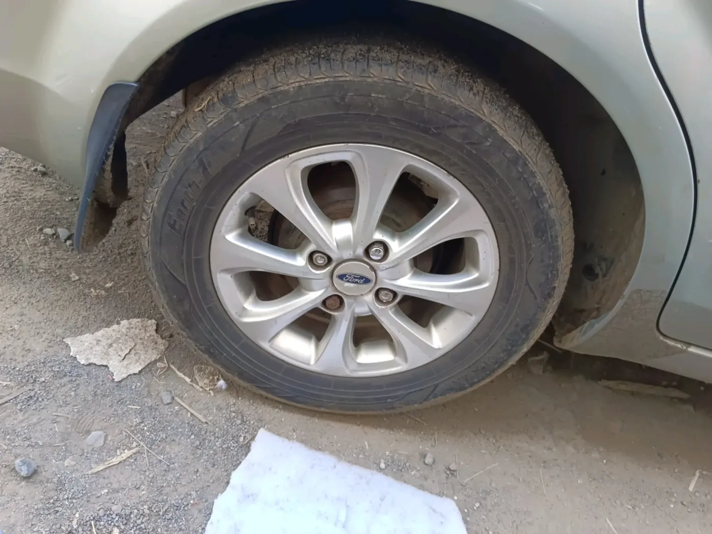 2012 Ford Fiesta STYLE PETROL MT, Petrol, Manual, 1,57,050 km, tyre