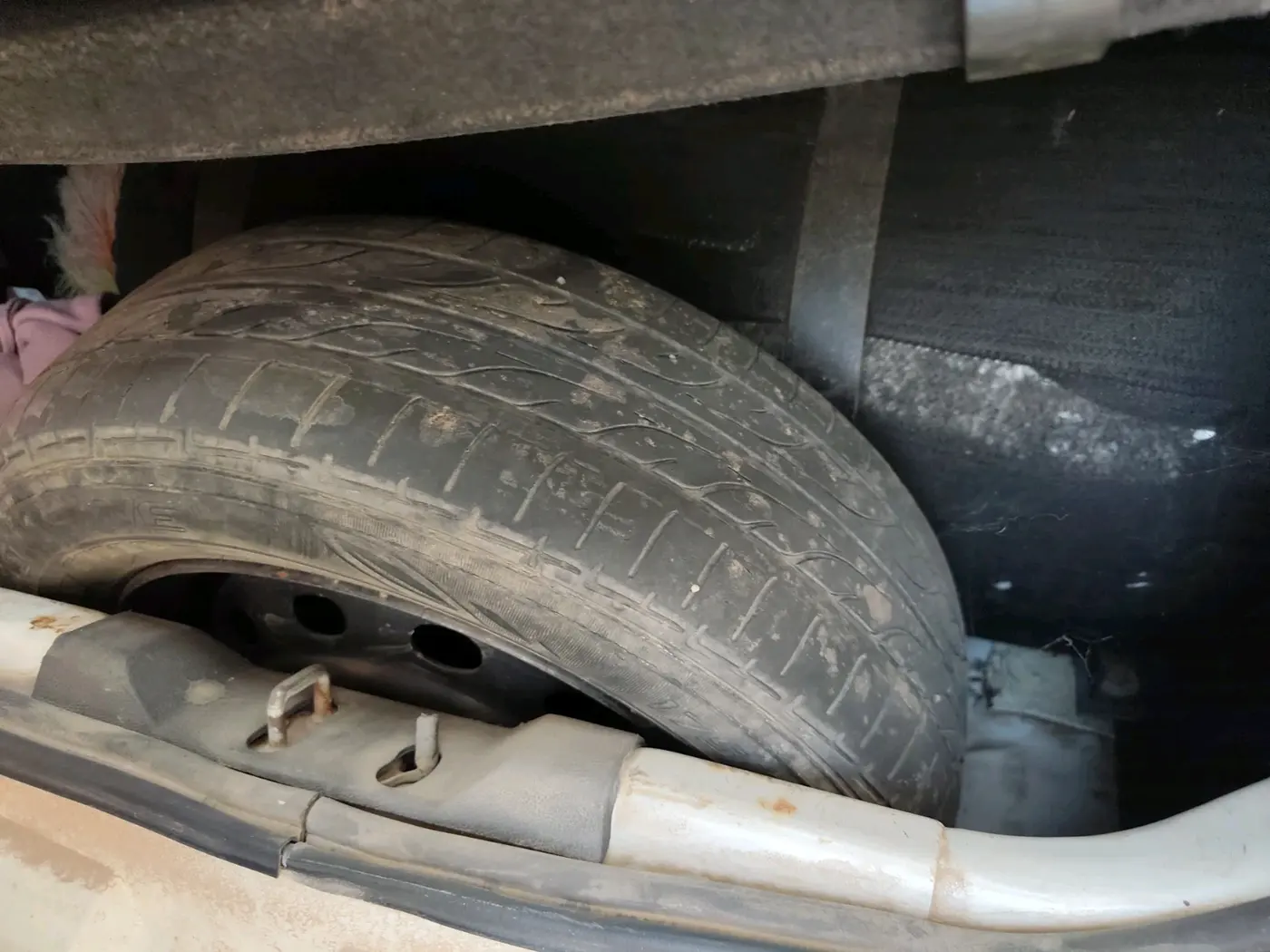 2017 Tata Tiago XT PETROL, CNG, Manual, 1,03,953 km, tyre