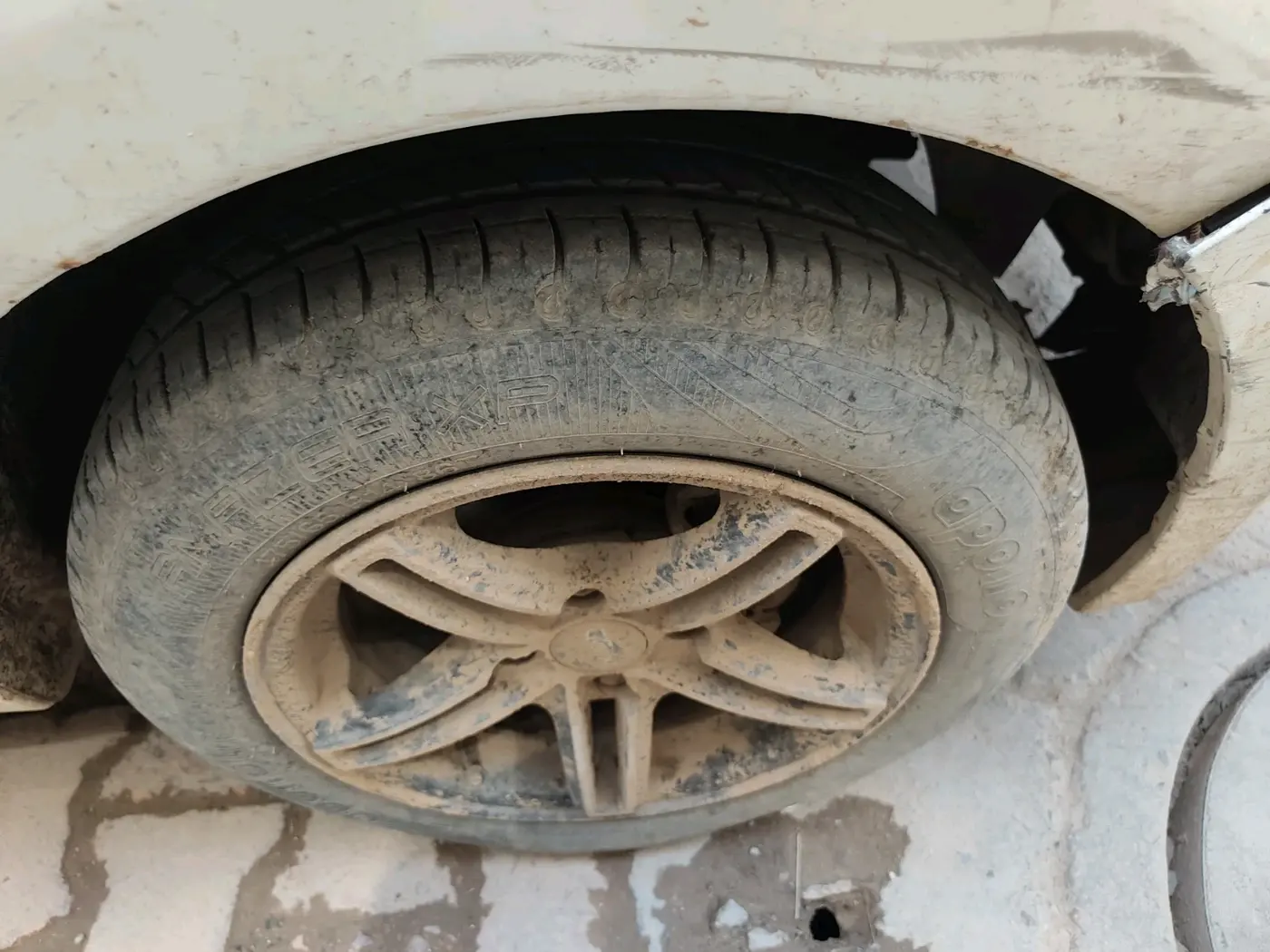 2017 Tata Tiago XT PETROL, CNG, Manual, 1,03,953 km, tyre