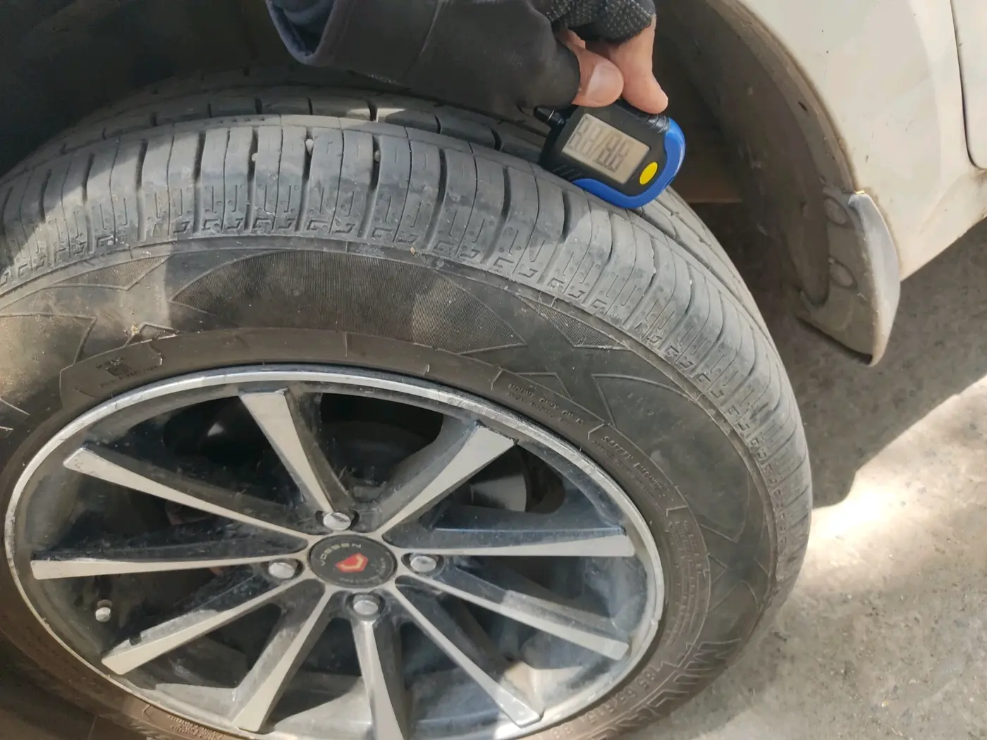 2022 Maruti Swift VXI, Petrol, Manual, 73,266 km, tyre