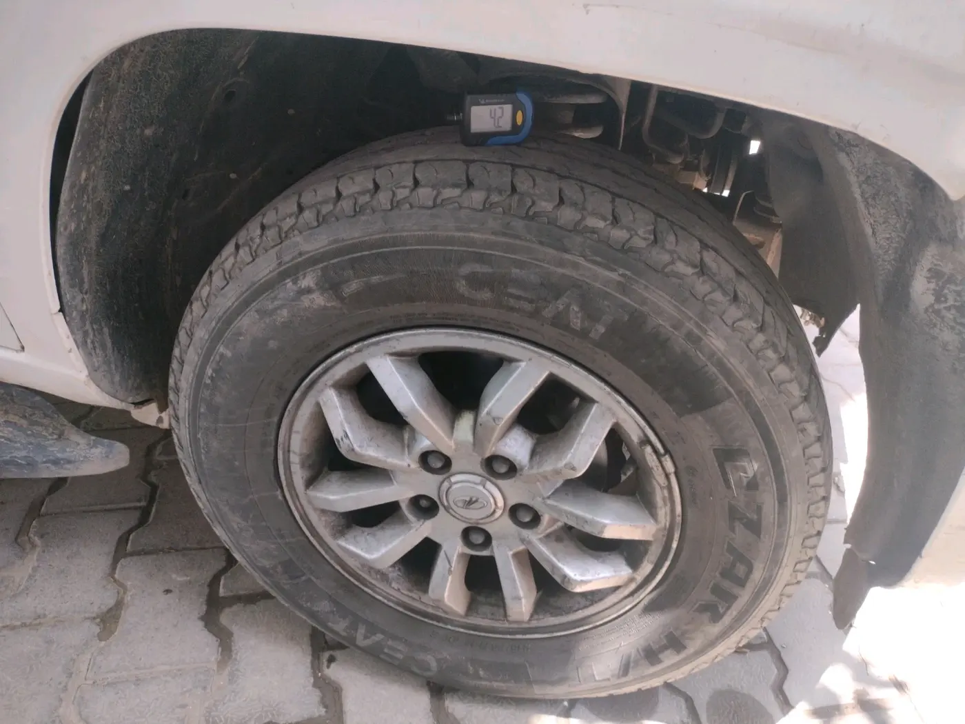 2016 Mahindra TUV300 T8, Diesel, Manual, 1,15,952 km, tyre