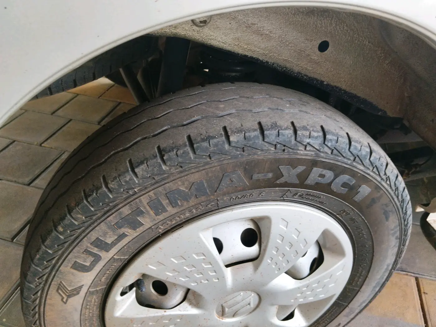 2023 Maruti Eeco 5 STR AC, Petrol, Manual, 30,356 km, tyre
