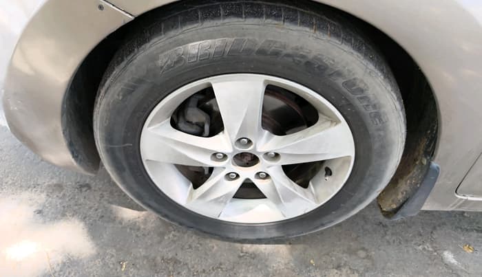 2014 Hyundai New Elantra 1.6 SX MT DIESEL, Diesel, Manual, 86,620 km, tyre
