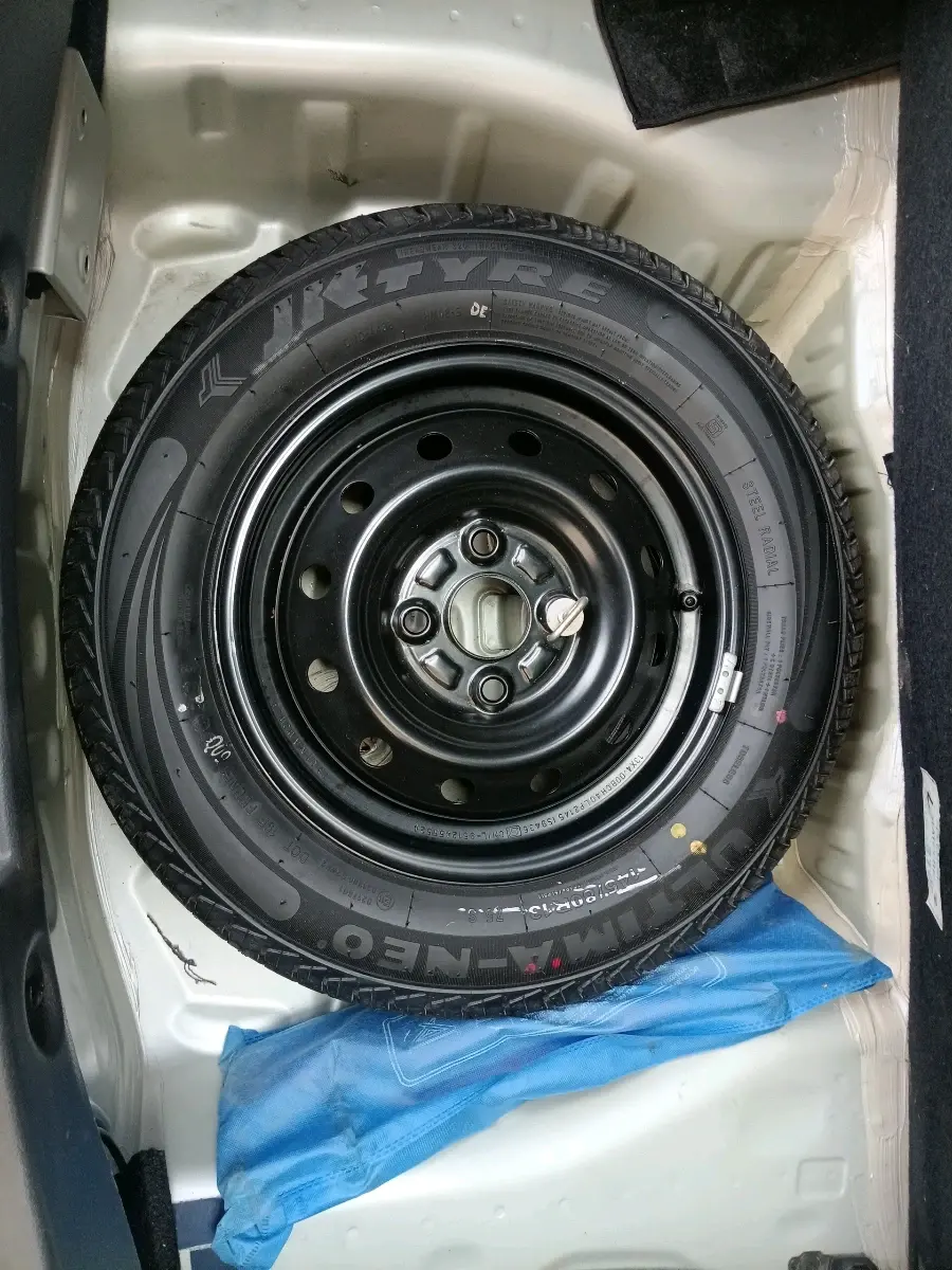 2023 Maruti Alto K10 VXI, Petrol, Manual, 22,740 km, tyre