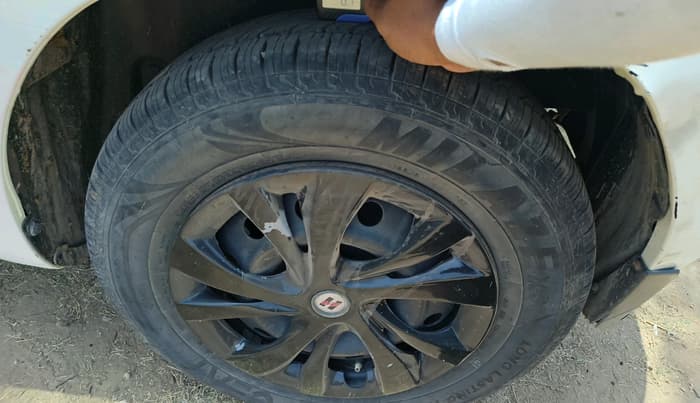 2013 Maruti Swift VDI, Diesel, Manual, 1,03,860 km, tyre