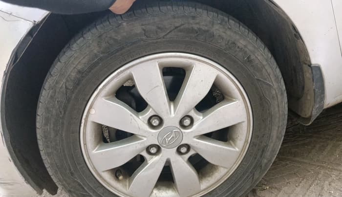2014 Hyundai Xcent SX 1.2, Petrol, Manual, 1,66,516 km, tyre