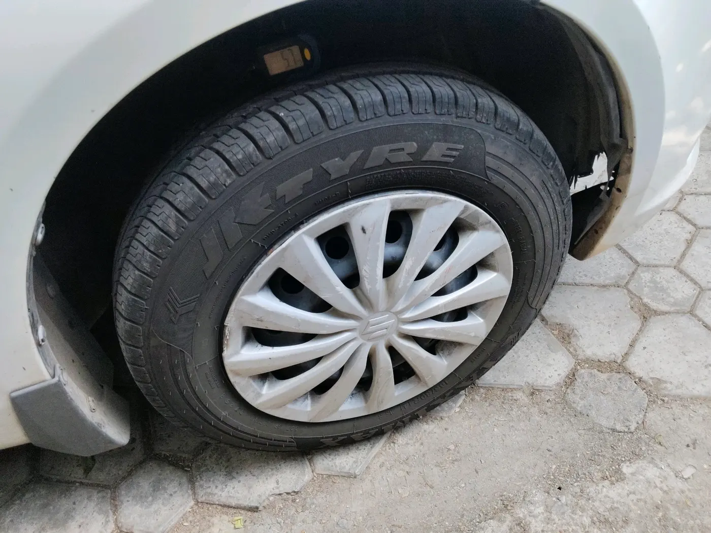 2015 Maruti Swift Dzire VXI, Petrol, Manual, 1,66,911 km, tyre