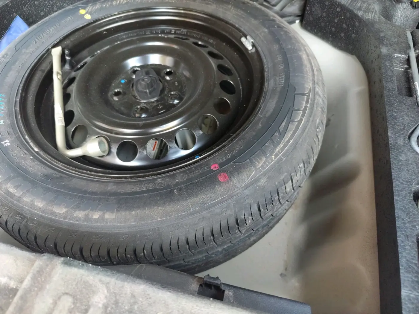 2024 Maruti BREZZA LXI, Petrol, Manual, 44,220 km, tyre