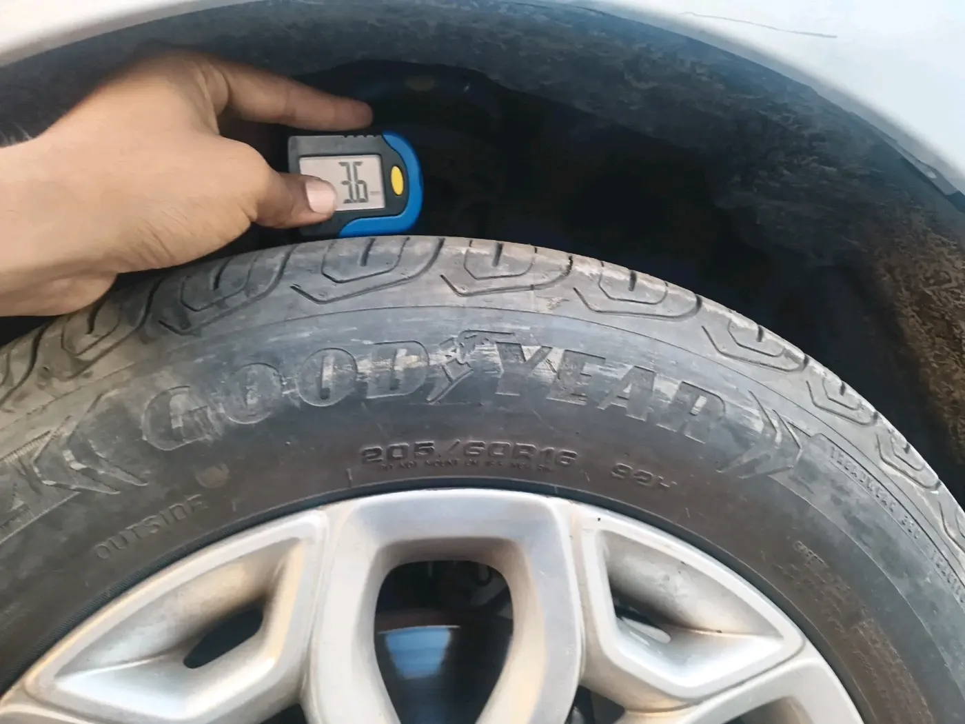2014 Ford Ecosport TITANIUM 1.5L DIESEL, Diesel, Manual, 1,24,528 km, tyre