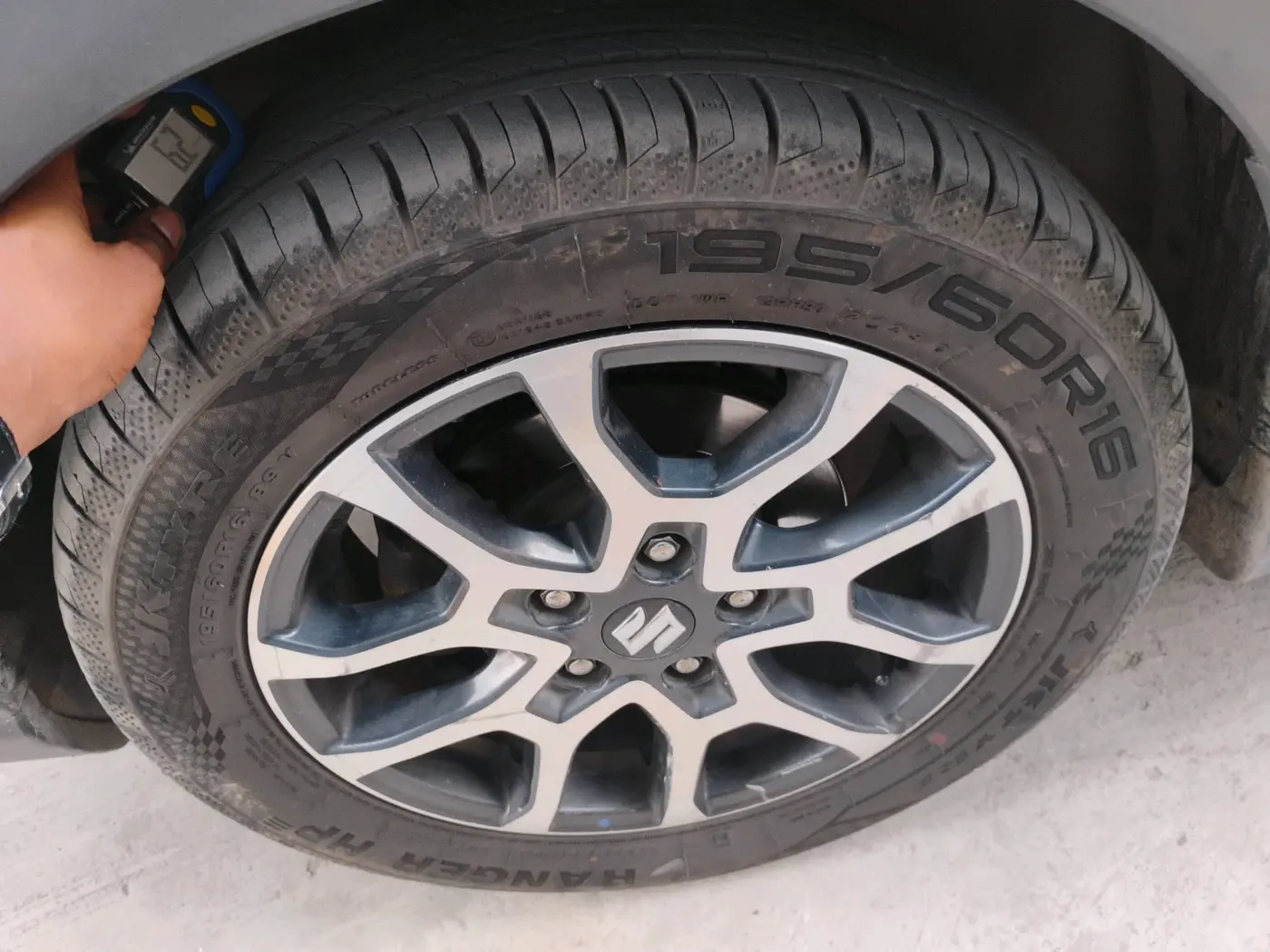 2022 Maruti XL6 ZETA CNG, CNG, Manual, 1,16,220 km, tyre