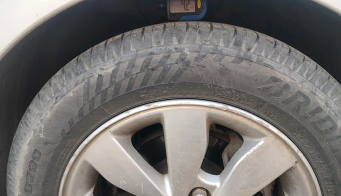 2014 Hyundai Xcent SX 1.2, Petrol, Manual, 84,546 km, tyre