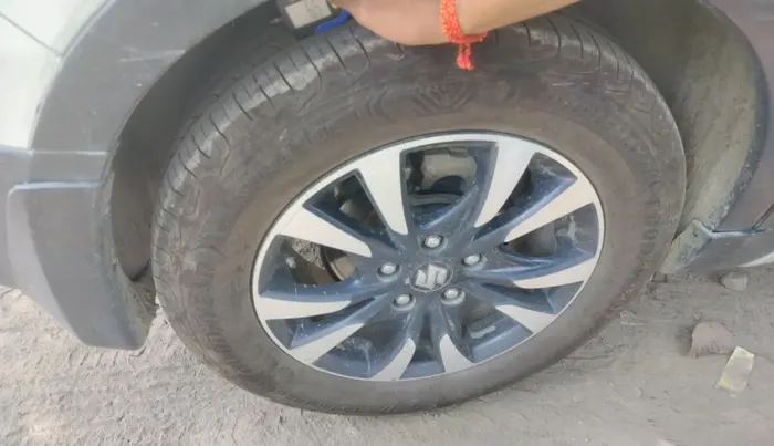 2019 Maruti S Cross ZETA 1.3, Diesel, Manual, 2,09,039 km, tyre