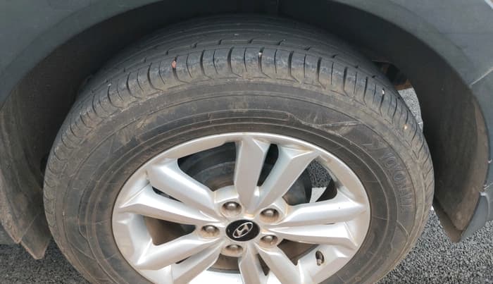 2015 Hyundai Creta SX PLUS 1.6 PETROL, Petrol, Manual, 96,079 km, tyre