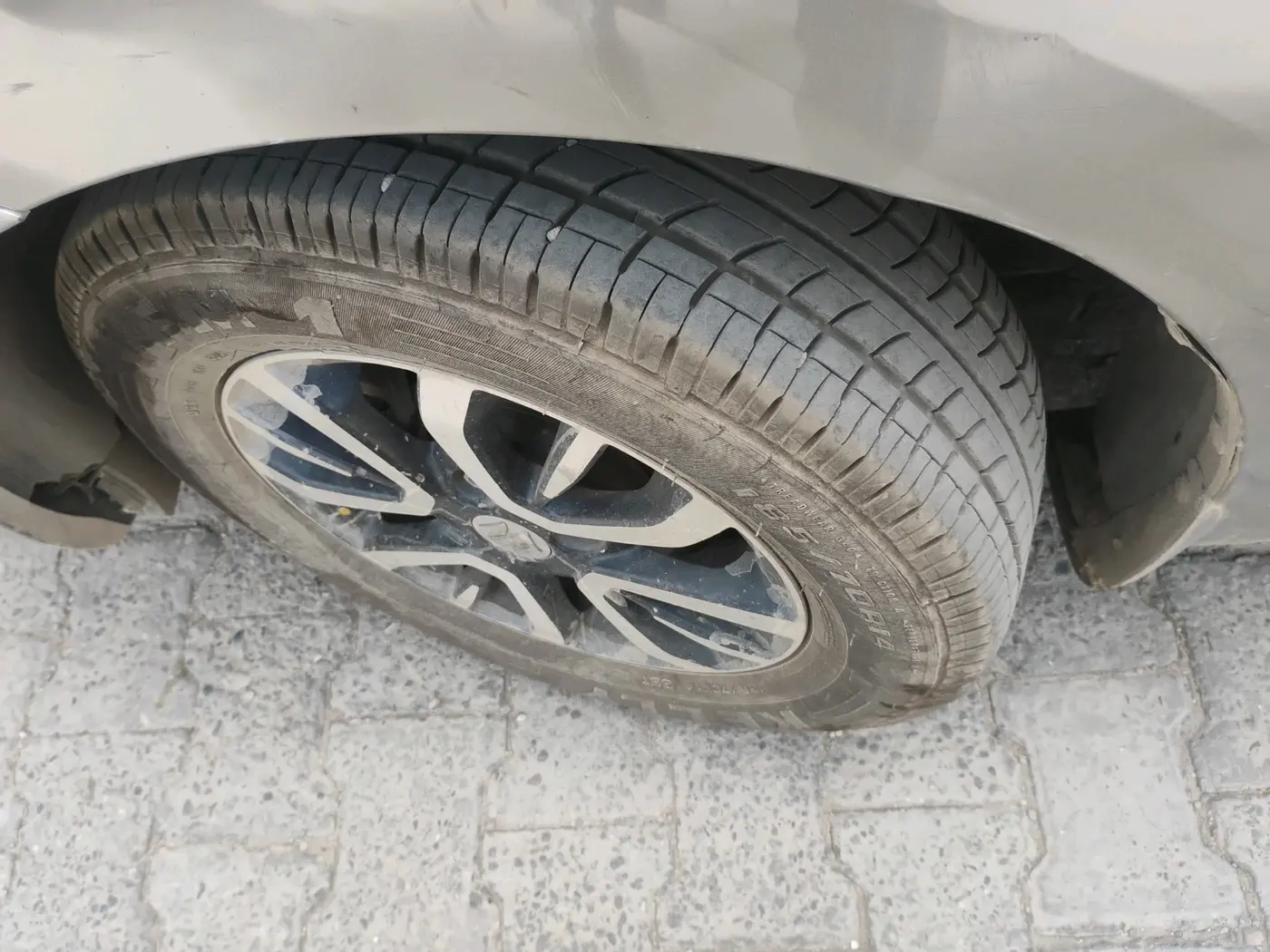 2020 Maruti Dzire LXI, CNG, Manual, 84,896 km, tyre
