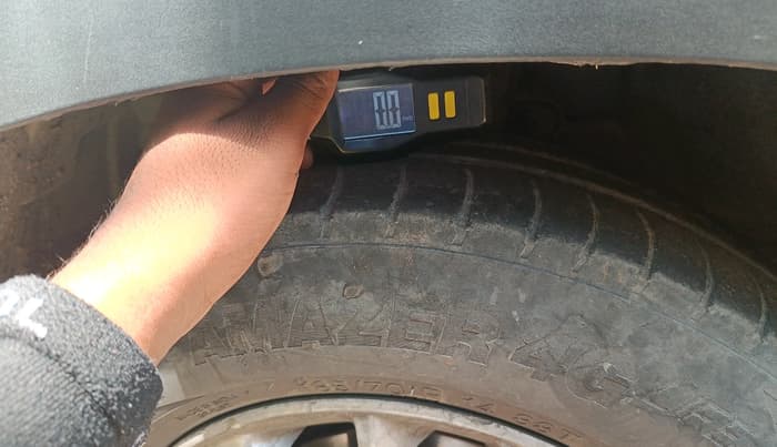 2016 Mahindra Kuv100 K8 D 6 STR, Diesel, Manual, 1,15,450 km, tyre