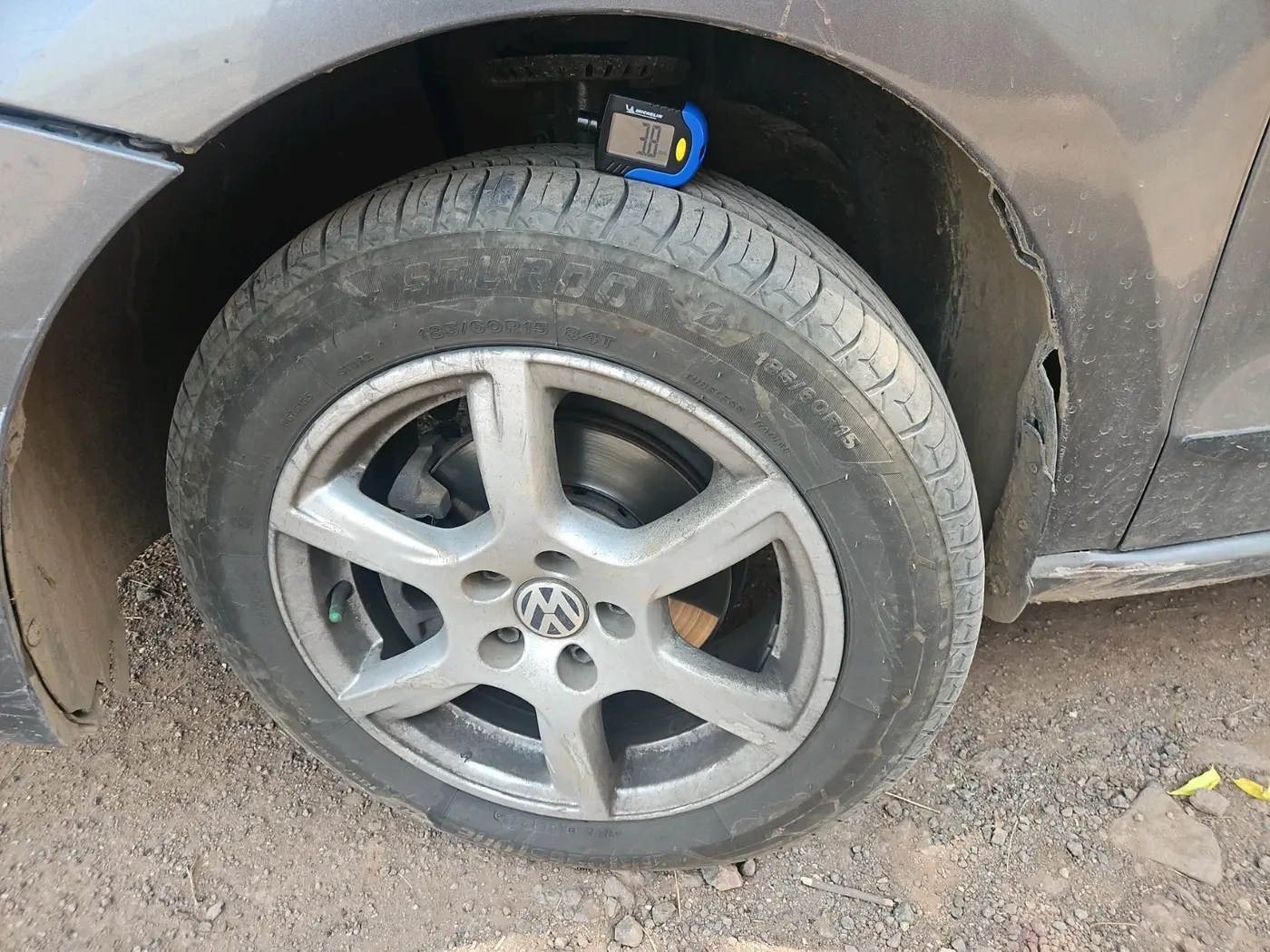 2014 Volkswagen Vento HIGHLINE 1.6 MPI, Petrol, Manual, 19,50,000 km, tyre
