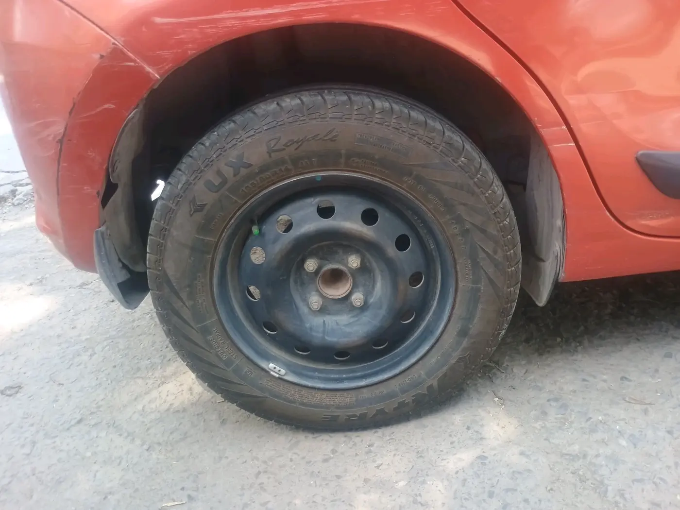 2018 Maruti Swift VXI, Petrol, Manual, 80,949 km, tyre