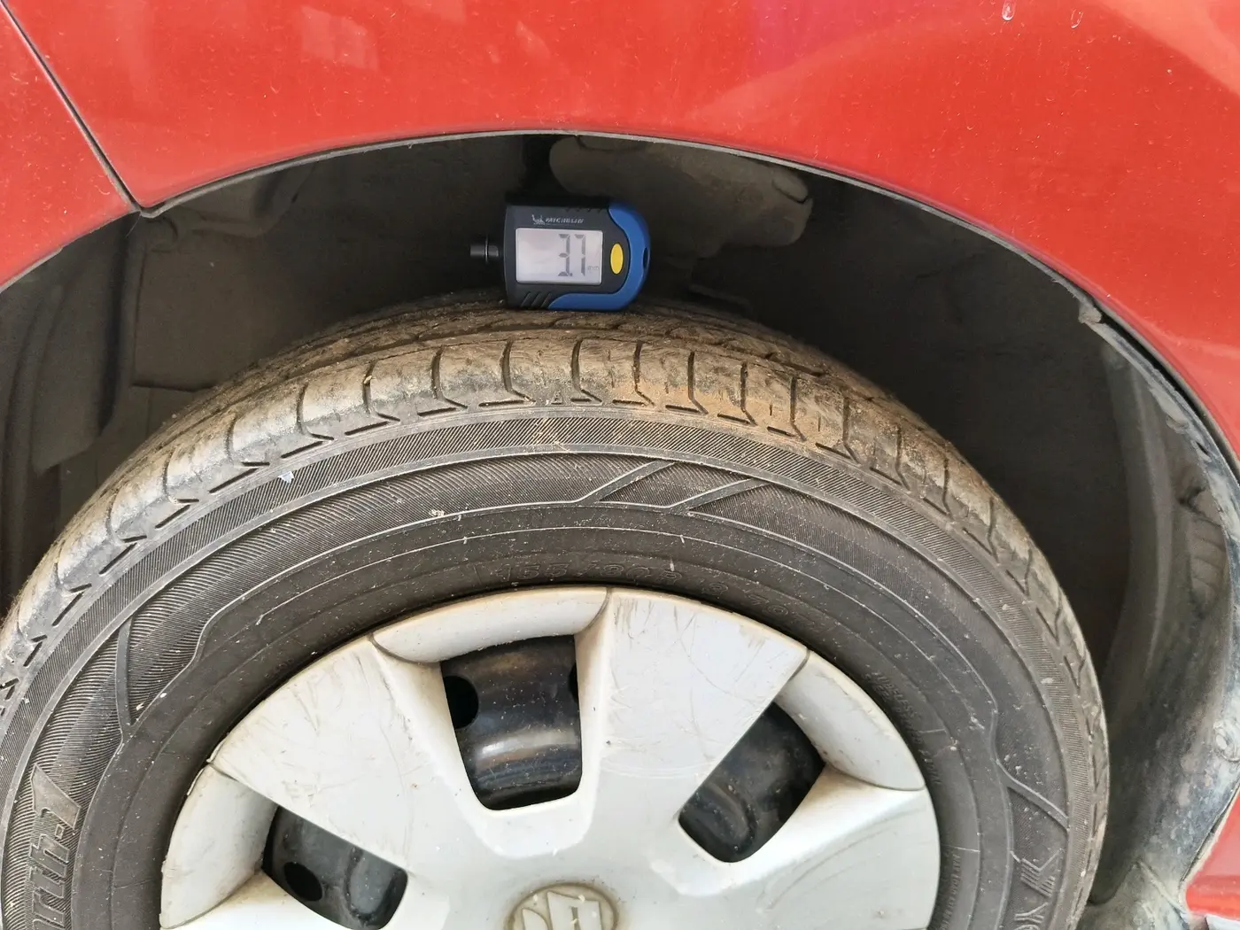 2010 Maruti A Star VXI, Petrol, Manual, 1,01,551 km, tyre