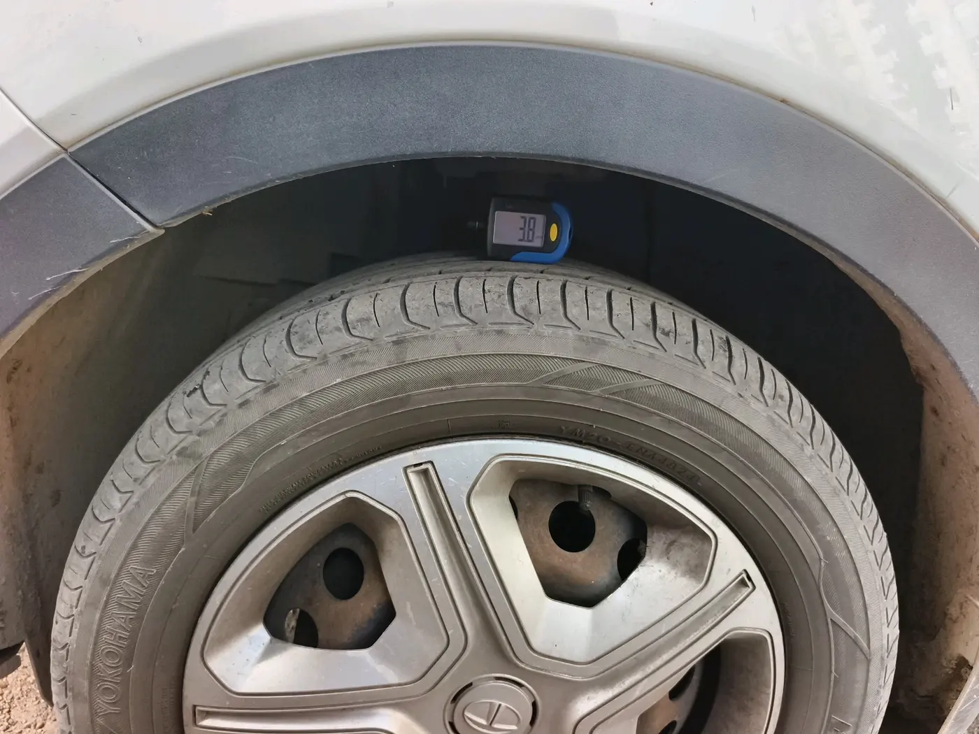 2022 Tata NEXON XM PETROL, CNG, Manual, 94,386 km, tyre