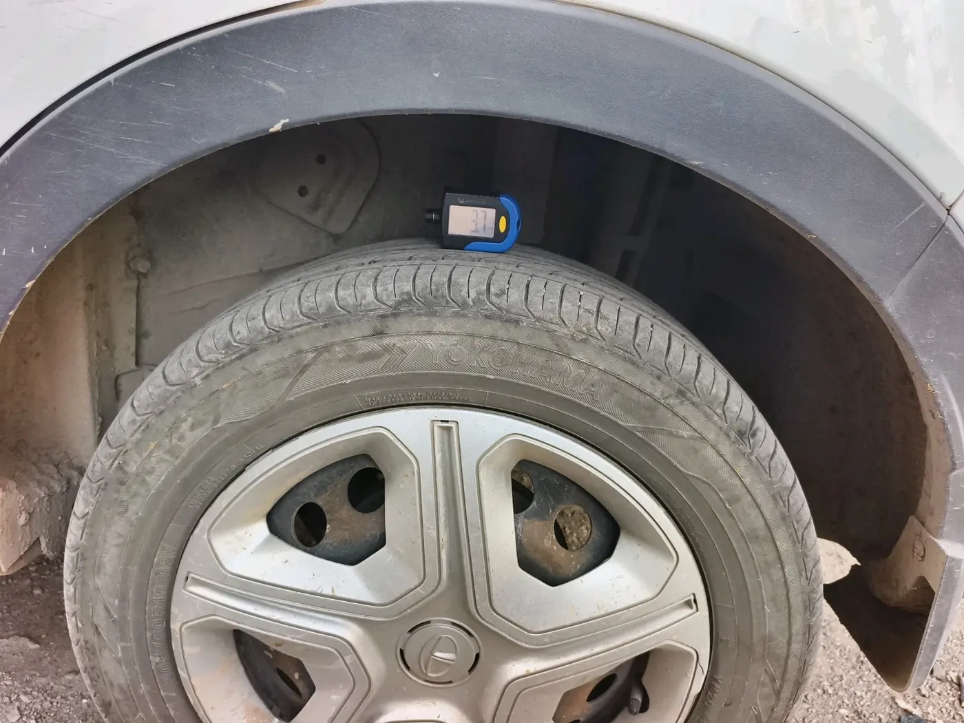 2022 Tata NEXON XM PETROL, CNG, Manual, 94,386 km, tyre