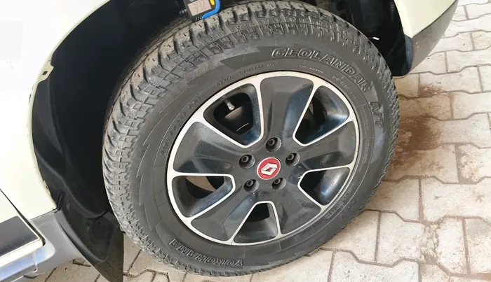 2017 Renault Duster RXS CVT, CNG, Automatic, 1,13,757 km, tyre