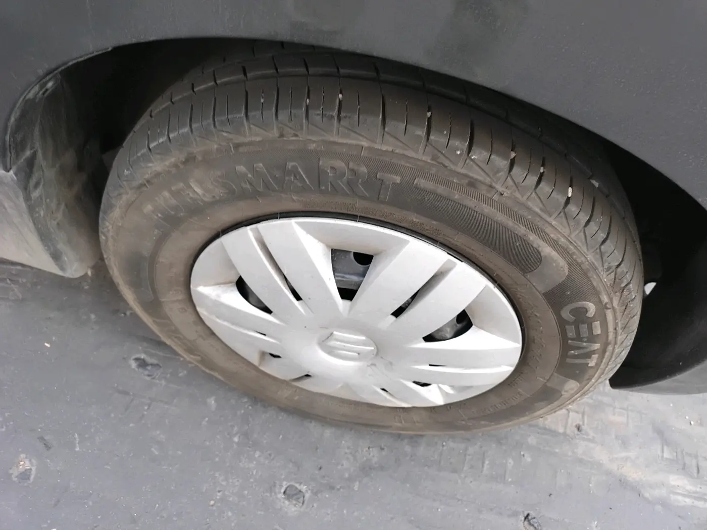 2021 Maruti Alto LXI, Petrol, Manual, 12,703 km, tyre