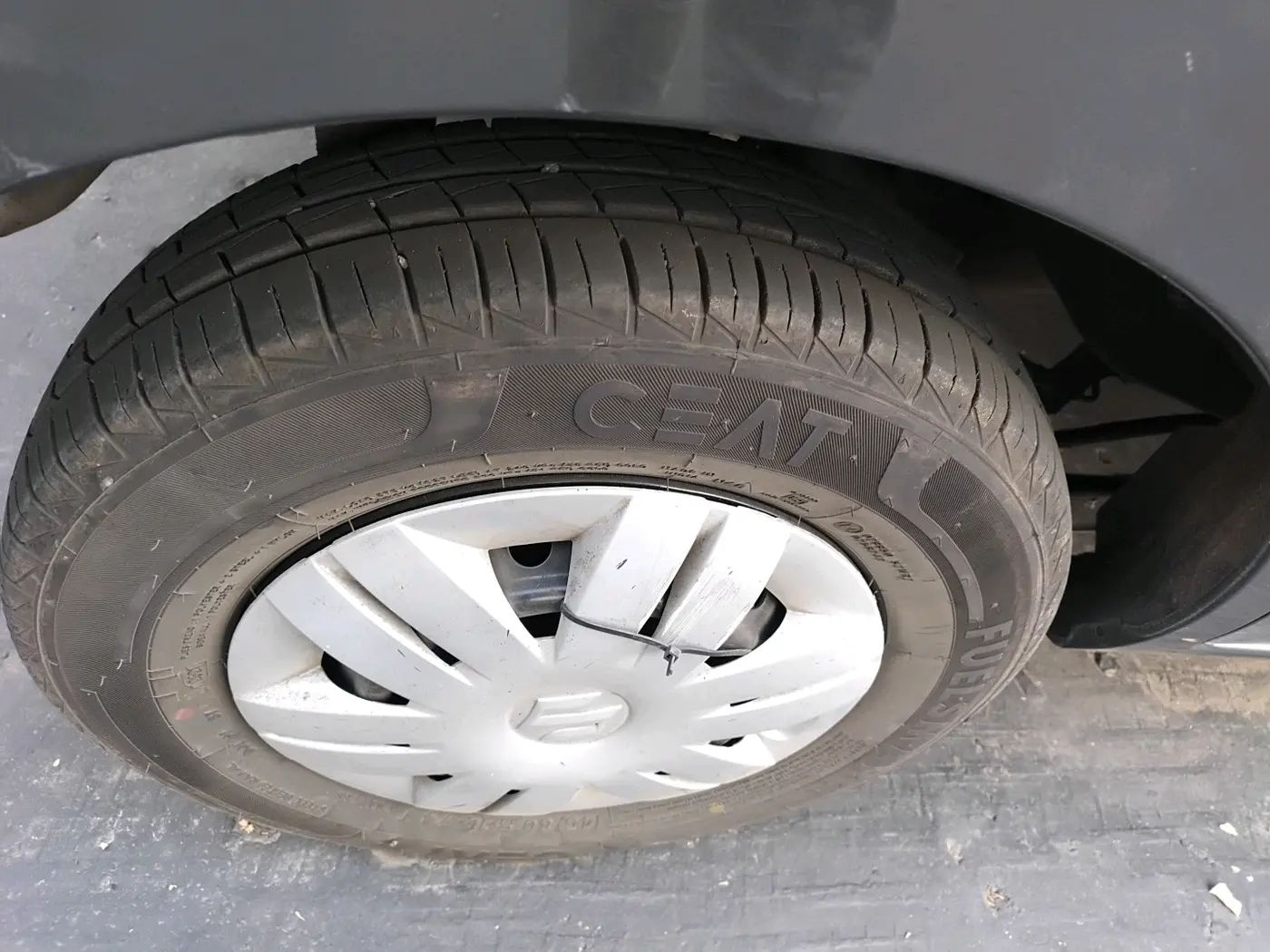2021 Maruti Alto LXI, Petrol, Manual, 12,703 km, tyre