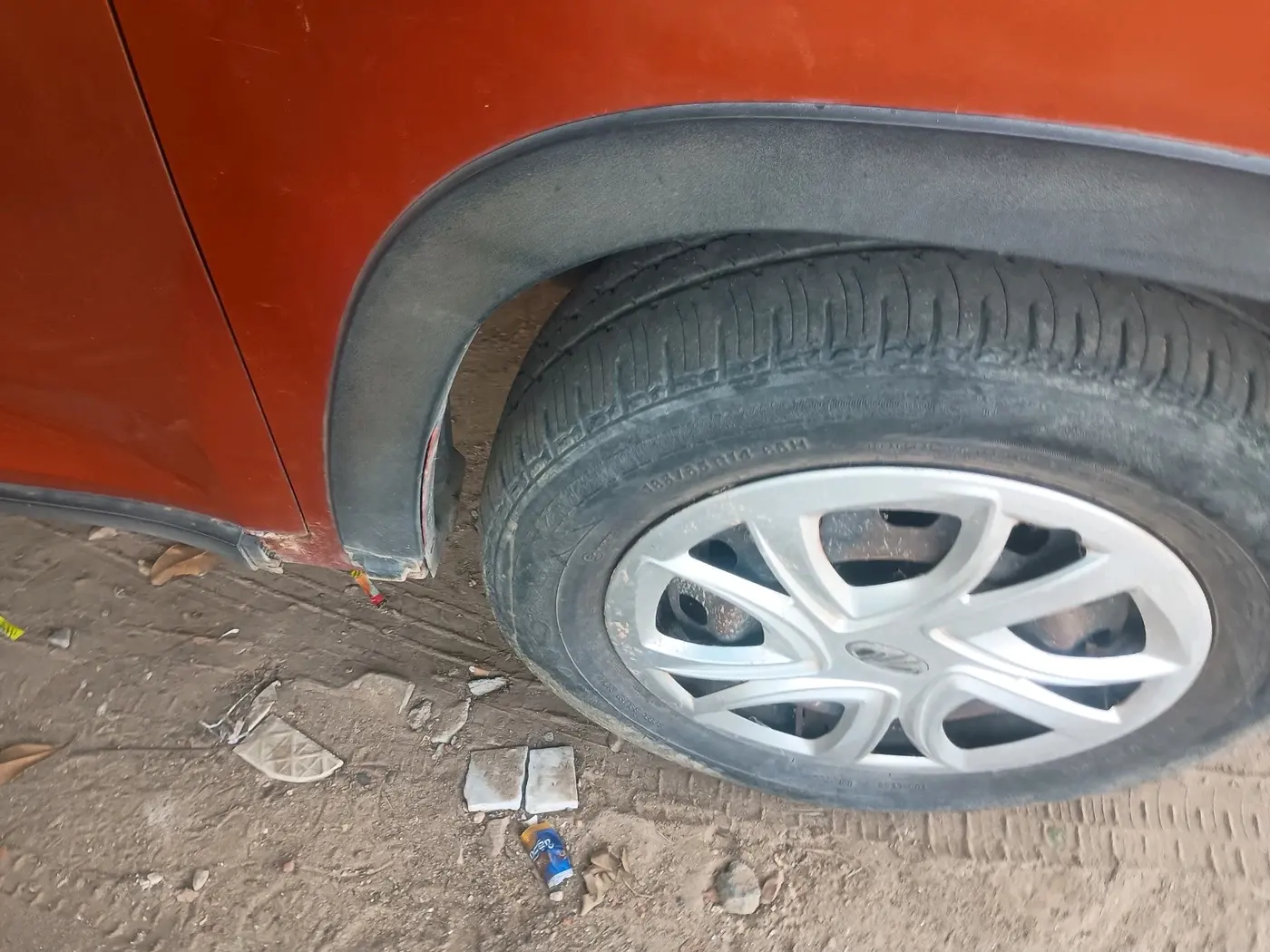 2016 Mahindra Kuv100 K4 PLUS 6 STR, CNG, Manual, 38,869 km, tyre