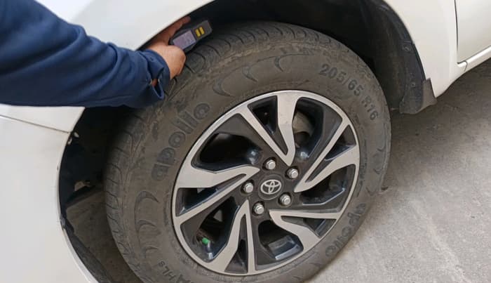 2021 Toyota Innova Crysta 2.4 GX AT 8 STR, Diesel, Automatic, 70,208 km, tyre