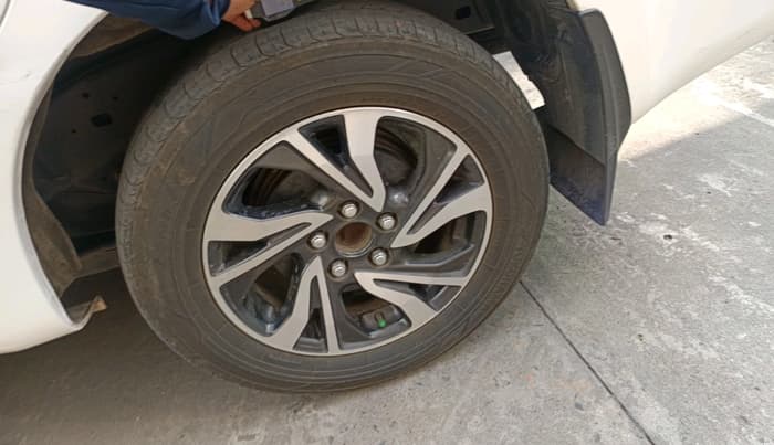 2021 Toyota Innova Crysta 2.4 GX AT 8 STR, Diesel, Automatic, 70,208 km, tyre
