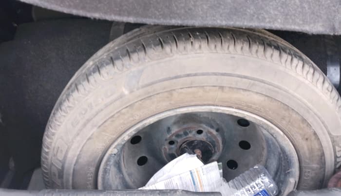2020 Maruti Swift VXI, CNG, Manual, 1,49,245 km, tyre