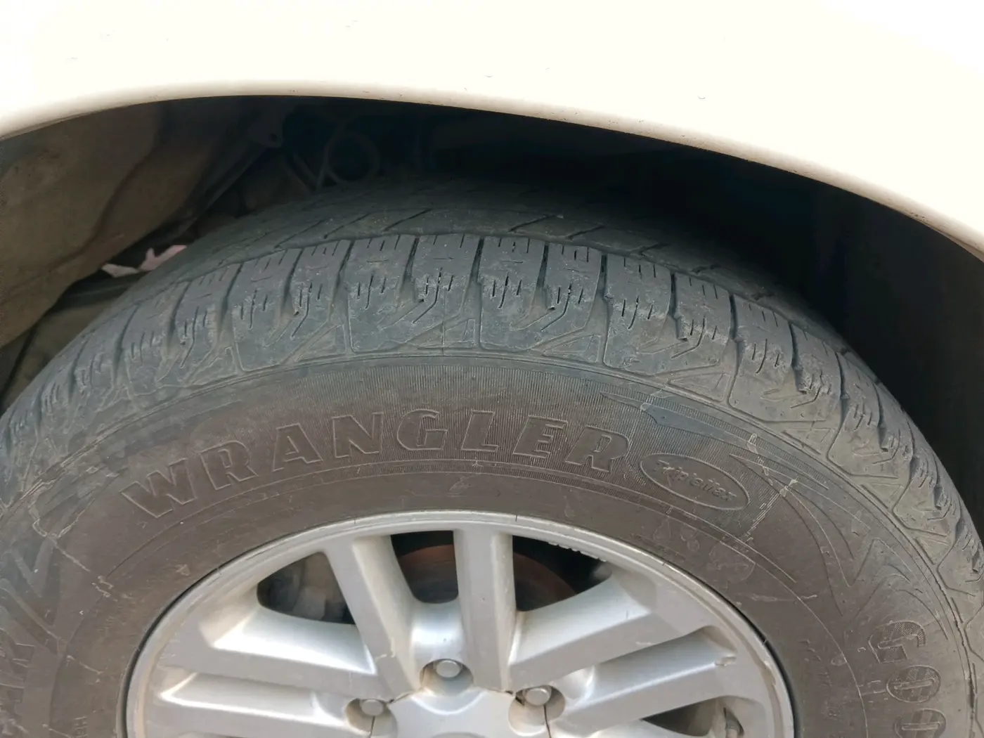 2013 Toyota Fortuner 3.0 4X4 MT, Diesel, Manual, 1,40,584 km, tyre