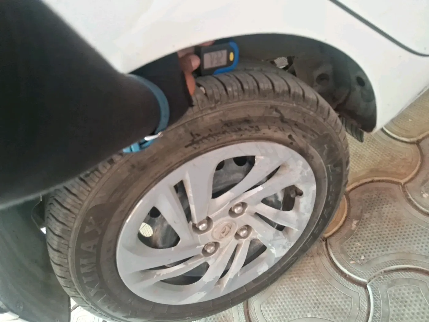 2021 Hyundai AURA S 1.2 CNG, CNG, Manual, 1,29,381 km, tyre