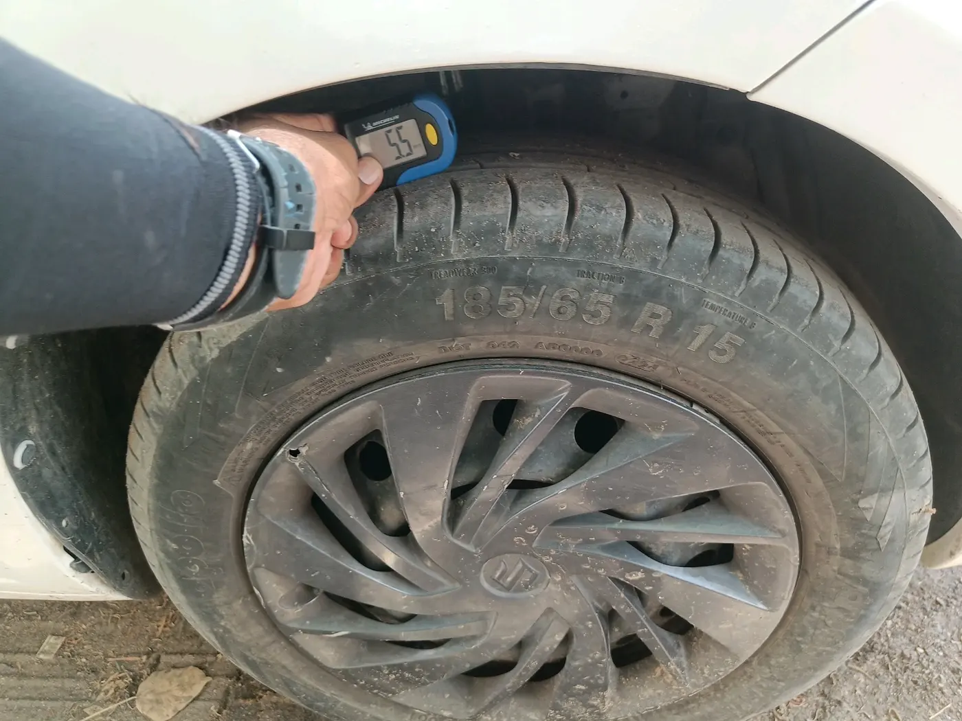 2014 Maruti Ertiga VXI, Petrol, Manual, 1,67,511 km, tyre
