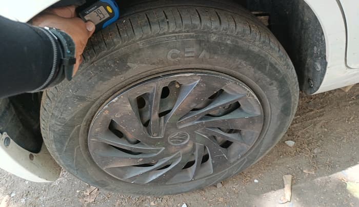 2014 Maruti Ertiga VXI, Petrol, Manual, 1,67,511 km, tyre