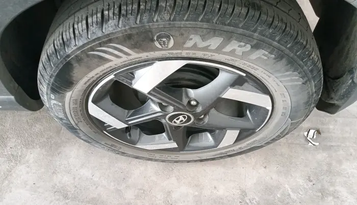 2019 Hyundai VENUE SX 1.0 TURBO, Petrol, Manual, 28,174 km, tyre